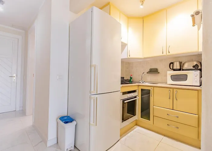 Luxury In Beachfront Complex In El Duque Area, 公寓
