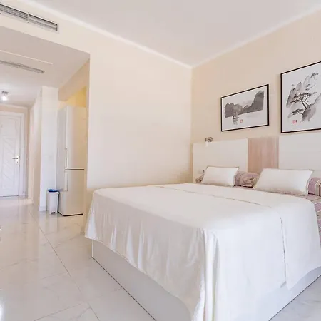 Luxury In Beachfront Complex In El Duque Area, 阿德耶